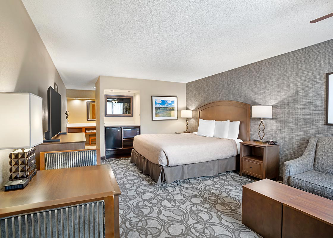 Mobility Accessible | 1 King Bed 