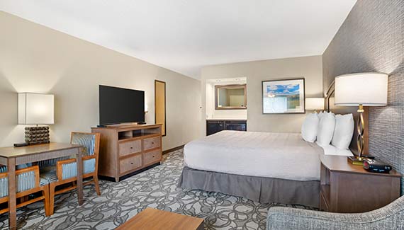 Mobility Accessible | 1 King Bed