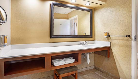 Mobility Accessible | 1 King Bed