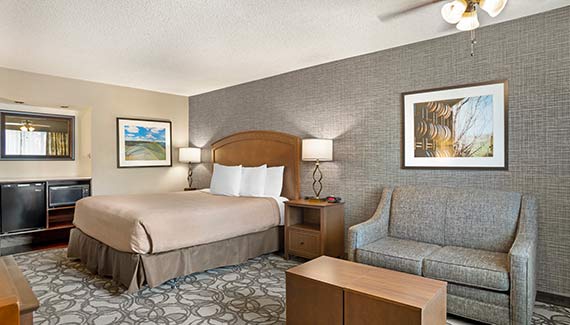 Mobility Accessible | 1 King Bed